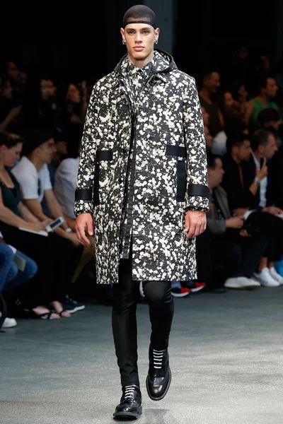 Look 13